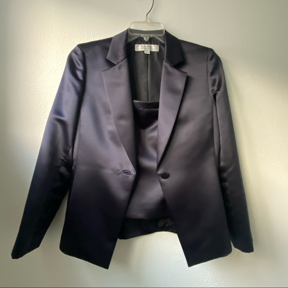 087. Tahari 2- Piece Blazer and Matching Top Set - Picture 6 of 16